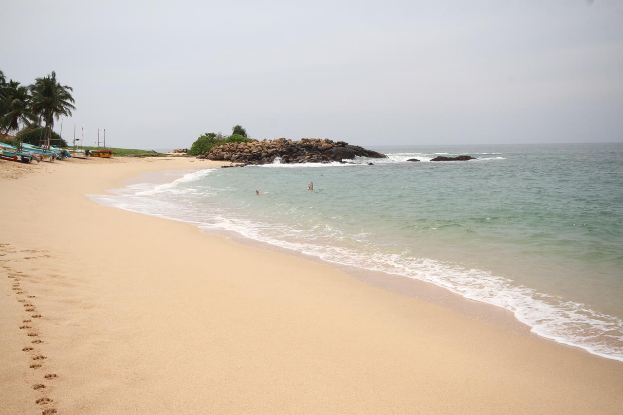 Italia Beach Hotel Ambalangoda  Bagian luar foto